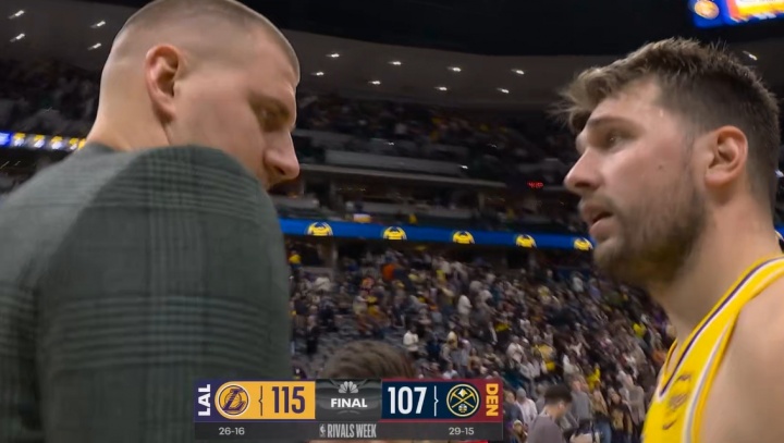 乐鱼娱乐体育-大小胖聊啥呢？赛后约基奇径直走向东契奇！两人拥抱完后攀谈几句