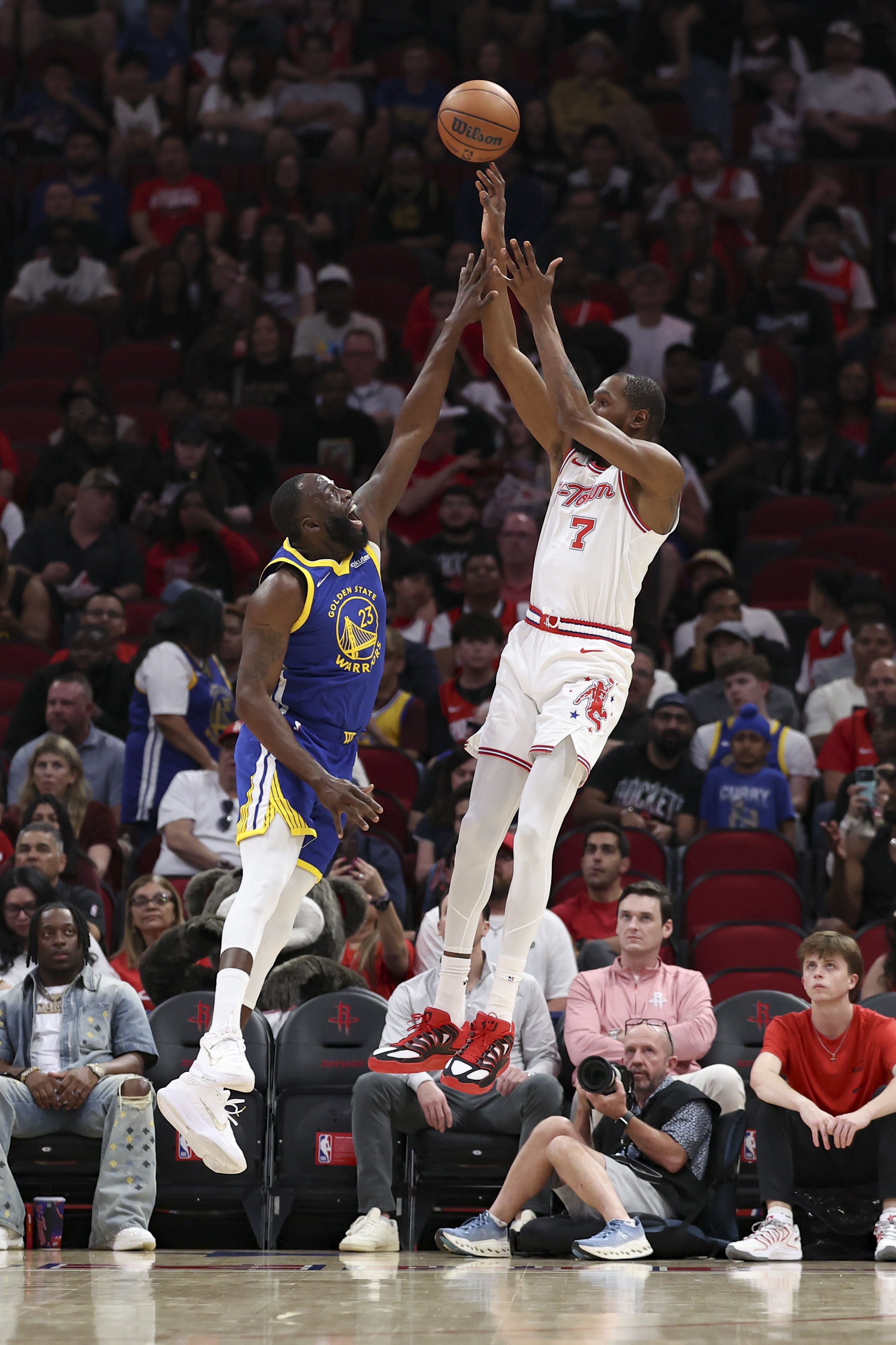 体育直播-哭笑不得！勇士近8战苦吞7败！唯一赢下的是火箭……