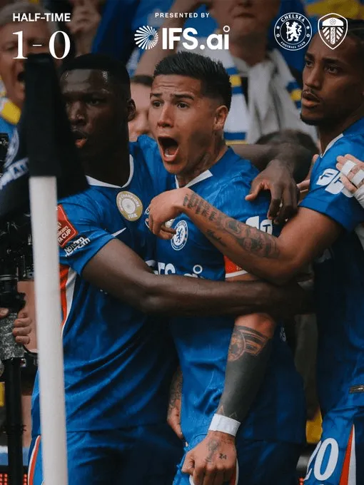 体育直播-切尔西1-0利兹联半场数据：射门6-4，射正2-1，绝对机会2-1